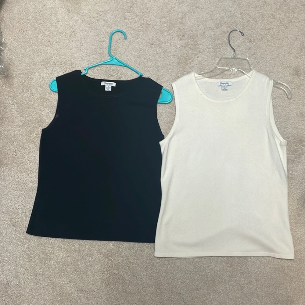 Lot of 2 sleeve less sweaters Hampshire black and winter white Sz. S
